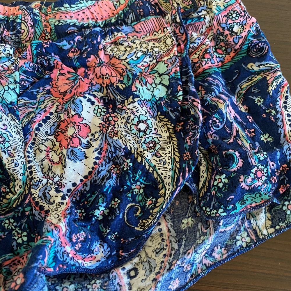 Shorts - Picture 2 of 3